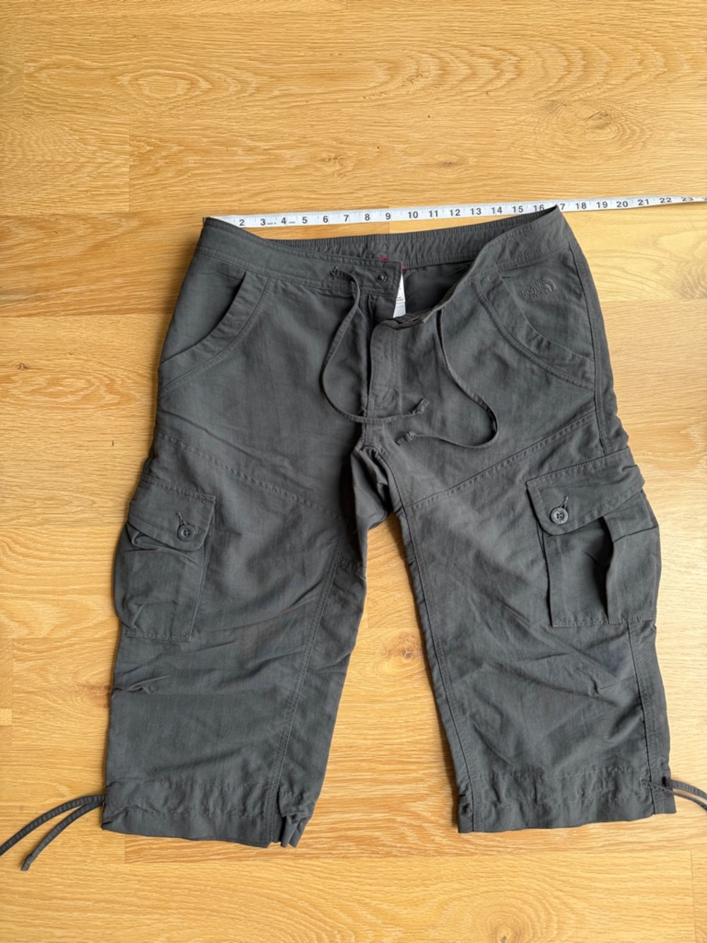 The North Face women’s Cargo capri pants in Charcoal Gray